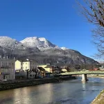 Smaragd, Studio-apartment Zentrum, Naehe Bahnhof, Balkon, Parkplatz, Am Fluss Проживание в семье *