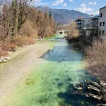 Smaragd, Studio-apartment Zentrum, Naehe Bahnhof, Balkon, Parkplatz, Am Fluss Проживание в семье