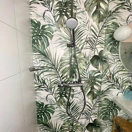 Smaragd, Studio-apartment Zentrum, Naehe Bahnhof, Balkon, Parkplatz, Am Fluss