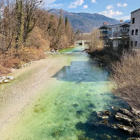Smaragd, Im Zentrum Am Fluss, Balkon Homestay