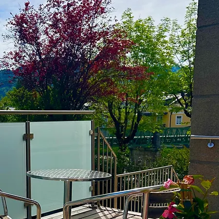 Smaragd, Im Zentrum Am Fluss, Balkon בית אירוח באד אישל