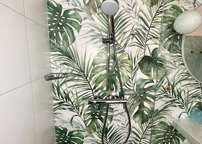 Smaragd, Studio-apartment Zentrum, Naehe Bahnhof, Balkon, Parkplatz, Am Fluss