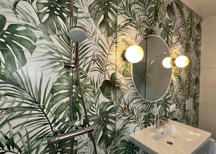 Smaragd, Studio-apartment Zentrum, Naehe Bahnhof, Balkon, Parkplatz, Am Fluss