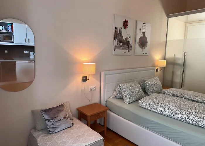 Smaragd, Studio-apartment Zentrum, Naehe Bahnhof, Balkon, Parkplatz, Am Fluss * Bad Ischl