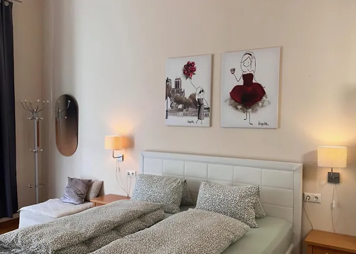 Smaragd, Studio-apartment Zentrum, Naehe Bahnhof, Balkon, Parkplatz, Am Fluss *