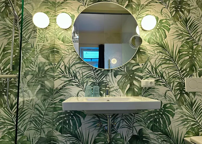 홈스테이 Smaragd - Mit Balkon Im Zentrum, Parkplatz, Am Fluss *